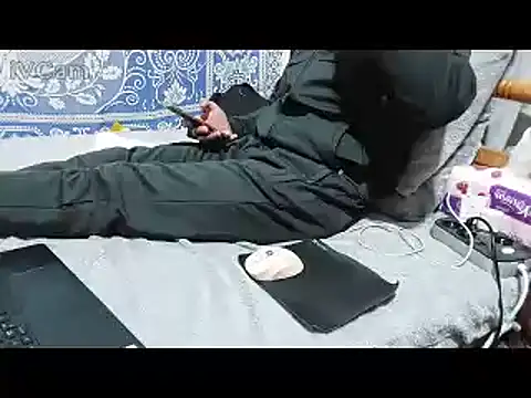 yazinyazin1 online show from February 18, 6:15 pm