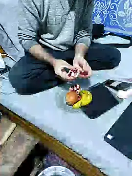 yazinyazin1 online show from March 6, 8:38 pm