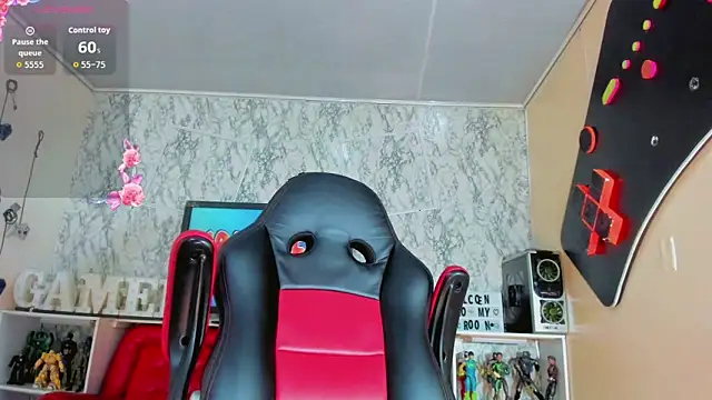 Snapshot of Candy_Walker_ chatting on October 13, 7:14 pm Candy Walker  online show from October 13, 7:14 pm