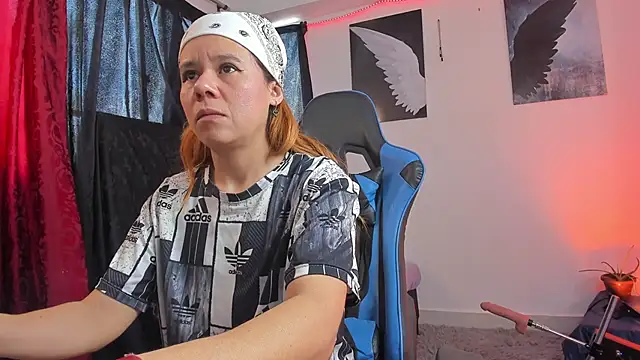 Snapshot of agatha_walter_ chatting on October 5, 3:54 pm agatha walter  online show from October 5, 3:54 pm