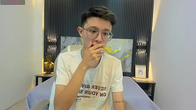 Snapshot of SantiagoRusso18 chatting on September 9, 12:37 pm SantiagoRusso18 online show from September 9, 12:37 pm