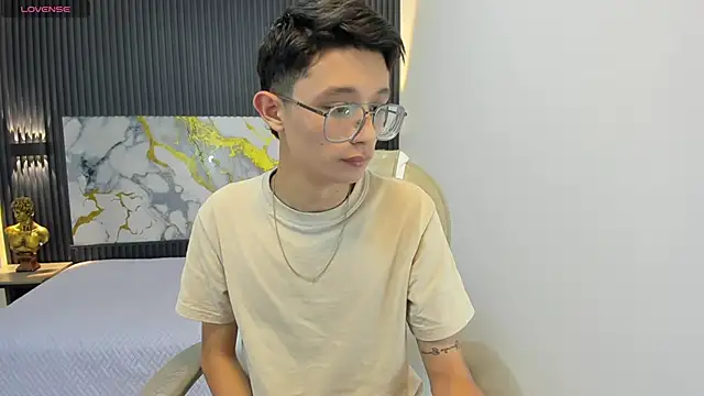 Snapshot of SantiagoRusso18 chatting on September 14, 1:10 pm SantiagoRusso18 online show from September 14, 1:10 pm