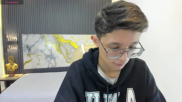 Snapshot of SantiagoRusso18 chatting on September 15, 1:11 pm SantiagoRusso18 online show from September 15, 1:11 pm