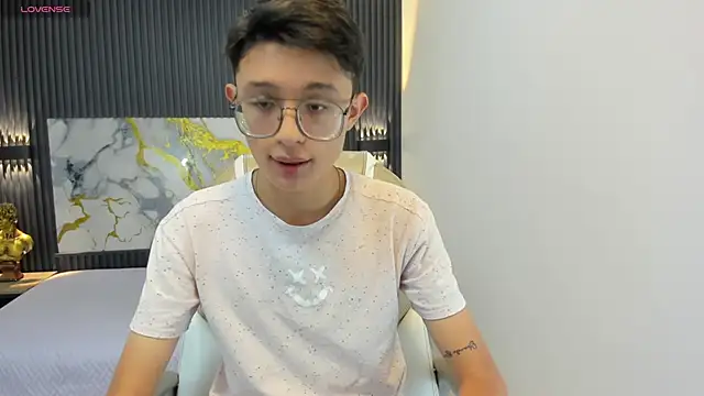 Snapshot of SantiagoRusso18 chatting on September 16, 12:06 pm SantiagoRusso18 online show from September 16, 12:06 pm