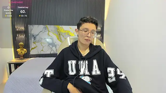 Snapshot of SantiagoRusso18 chatting on September 26, 12:09 pm SantiagoRusso18 online show from September 26, 12:09 pm