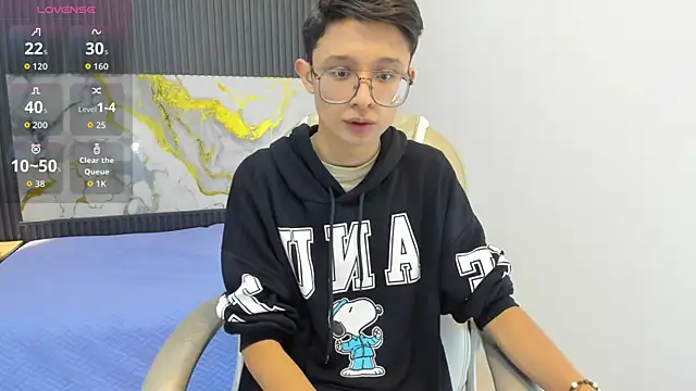 Snapshot of SantiagoRusso18 chatting on September 29, 12:32 pm SantiagoRusso18 online show from September 29, 12:32 pm