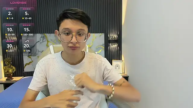 Snapshot of SantiagoRusso18 chatting on September 30, 12:32 pm SantiagoRusso18 online show from September 30, 12:32 pm