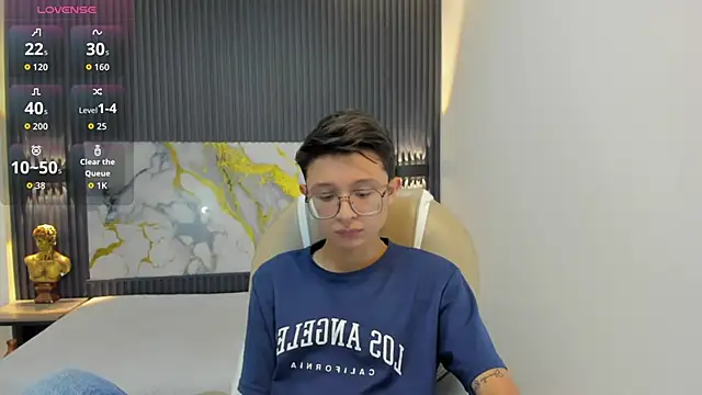 Snapshot of SantiagoRusso18 chatting on October 5, 12:36 pm SantiagoRusso18 online show from October 5, 12:36 pm