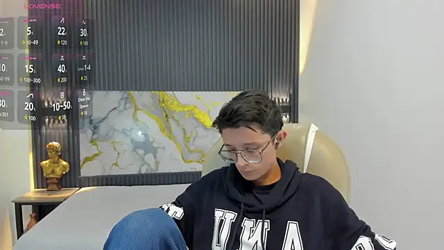 Snapshot of SantiagoRusso18 chatting on October 6, 12:35 pm SantiagoRusso18 online show from October 6, 12:35 pm