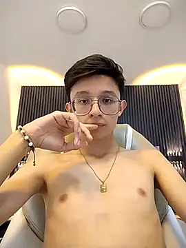 Snapshot of SantiagoRusso18 chatting on October 7, 3:20 pm SantiagoRusso18 online show from October 7, 3:20 pm