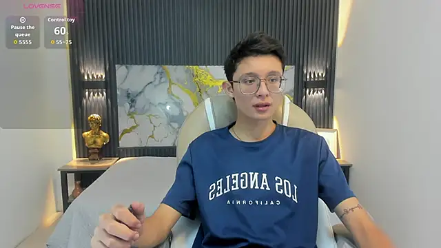 Snapshot of SantiagoRusso18 chatting on October 8, 12:36 pm SantiagoRusso18 online show from October 8, 12:36 pm