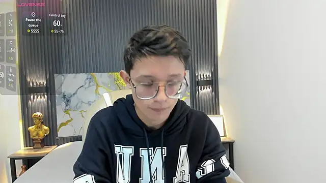 Snapshot of SantiagoRusso18 chatting on October 9, 1:09 pm SantiagoRusso18 online show from October 9, 1:09 pm