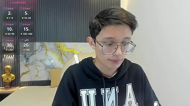 Snapshot of SantiagoRusso18 chatting on October 11, 1:31 pm SantiagoRusso18 online show from October 11, 1:31 pm