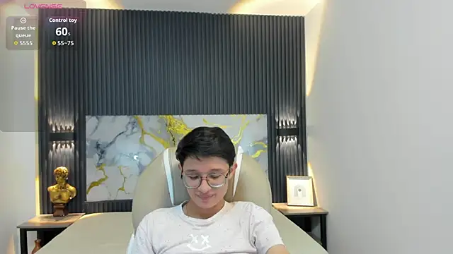 Snapshot of SantiagoRusso18 chatting on October 17, 12:08 pm SantiagoRusso18 online show from October 17, 12:08 pm