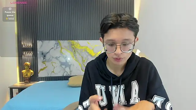 Snapshot of SantiagoRusso18 chatting on October 22, 12:05 pm SantiagoRusso18 online show from October 22, 12:05 pm