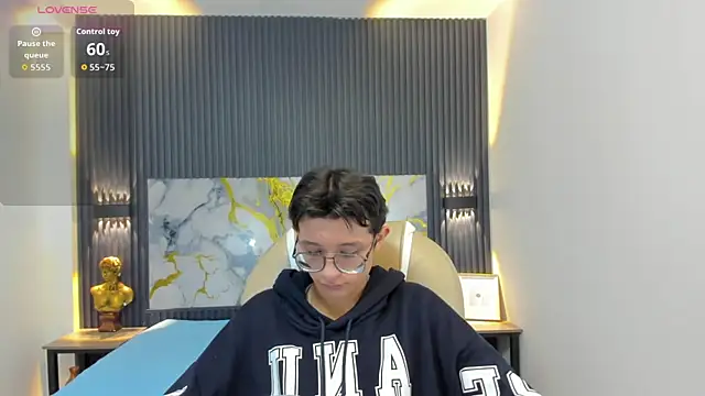 Snapshot of SantiagoRusso18 chatting on October 25, 12:02 pm SantiagoRusso18 online show from October 25, 12:02 pm