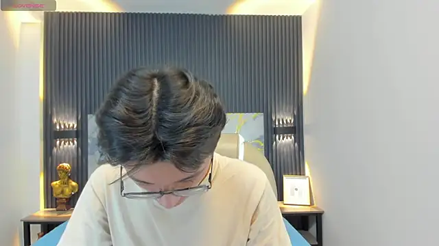 Snapshot of SantiagoRusso18 chatting on October 28, 2:31 pm SantiagoRusso18 online show from October 28, 2:31 pm