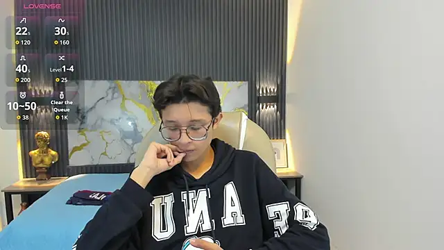 Snapshot of SantiagoRusso18 chatting on October 31, 12:06 pm SantiagoRusso18 online show from October 31, 12:06 pm