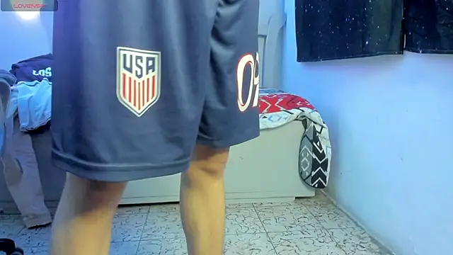 Snapshot of SantiagoRusso18 chatting on November 1, 7:38 pm SantiagoRusso18 online show from November 1, 7:38 pm