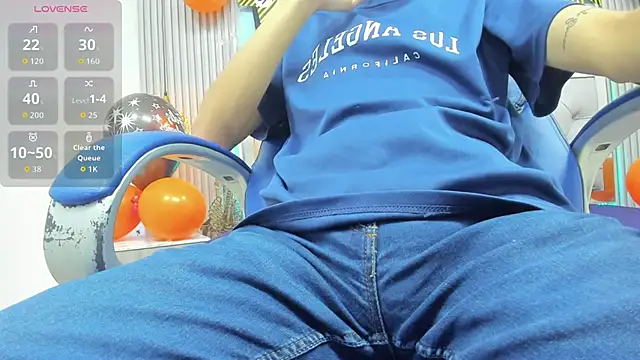 Snapshot of SantiagoRusso18 chatting on November 3, 6:31 pm SantiagoRusso18 online show from November 3, 6:31 pm