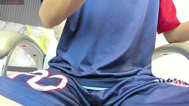 Snapshot of SantiagoRusso18 chatting on November 5, 12:38 pm SantiagoRusso18 online show from November 5, 12:38 pm