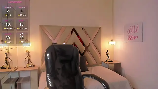 SantiagoRusso18 online show from December 2, 8:04 pm