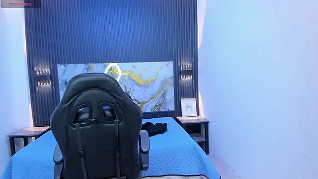 SantiagoRusso18 online show from March 3, 7:09 pm