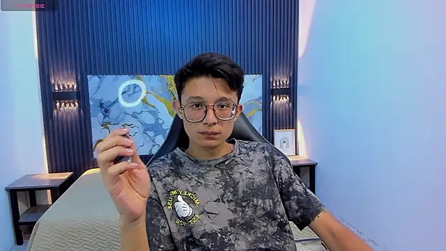 SantiagoRusso18 online show from March 6, 7:10 pm