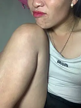 tuyetnhi-00 online show from October 8, 4:37 pm