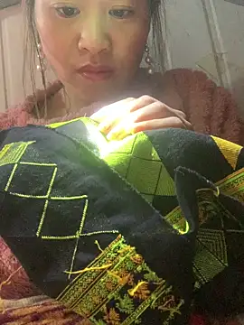 tuyetnhi-00 online show from January 6, 2:04 am