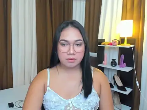 TsUncutKaren online show from October 1, 5:13 am