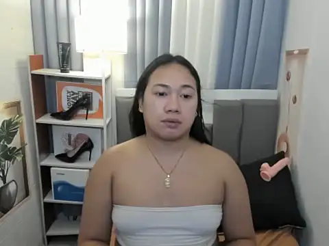 TsUncutKaren online show from December 15, 4:44 pm