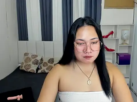 TsUncutKaren online show from January 14, 5:57 am