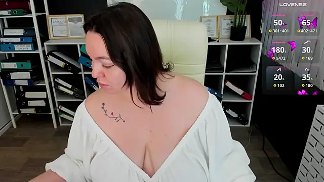 Snapshot of _feel_me_ chatting on January 14, 1:33 am feel me online show from January 14, 1:33 am