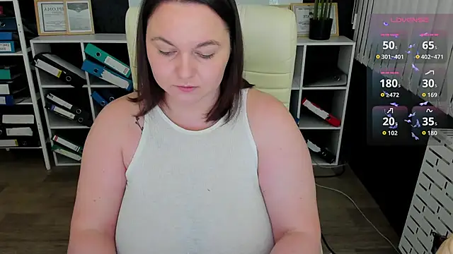 Snapshot of _feel_me_ chatting on February 6, 1:54 am feel me online show from February 6, 1:54 am