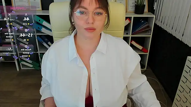 Snapshot of _feel_me_ chatting on February 14, 1:46 am feel me online show from February 14, 1:46 am