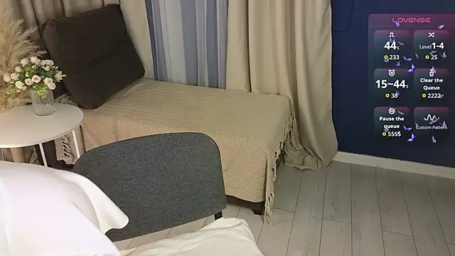 Snapshot of _feel_me_ chatting on March 29, 1:38 am feel me online show from March 29, 1:38 am