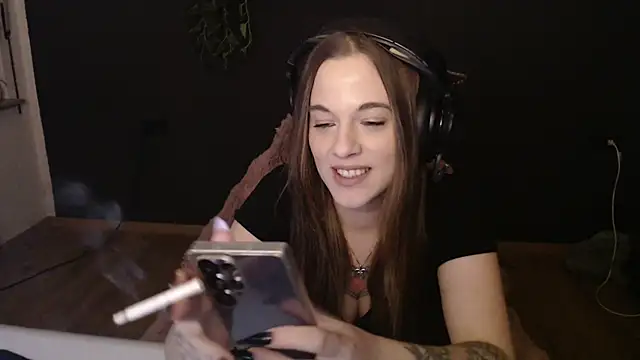 Luna Lynn online show from December 17, 7:20 pm