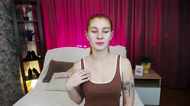 JuliaPowers  online show from September 15, 4:01 am