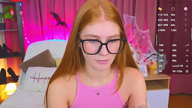 Snapshot of JuliaPowers_ chatting on October 28, 5:11 am JuliaPowers online show from October 28, 5:11 am