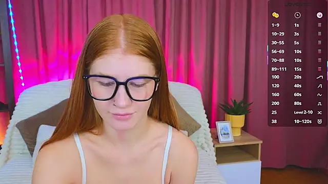 Snapshot of JuliaPowers_ chatting on November 5, 5:07 am JuliaPowers online show from November 5, 5:07 am