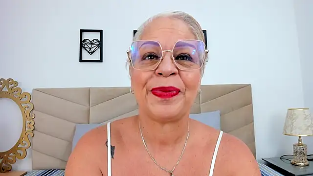 Snapshot of _LucyMilf chatting on September 9, 11:32 am LucyMilf online show from September 9, 11:32 am