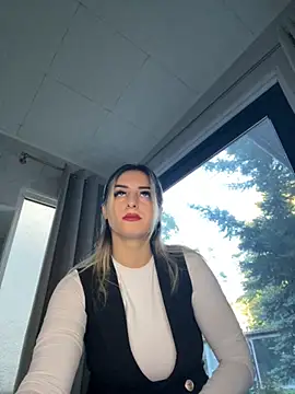 Ella Vee online show from September 18, 4:47 am