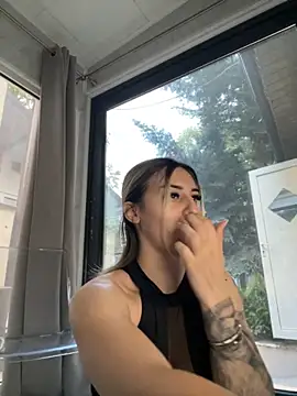 Ella Vee online show from September 20, 4:35 am