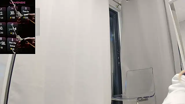 Ella Vee online show from October 4, 3:59 am