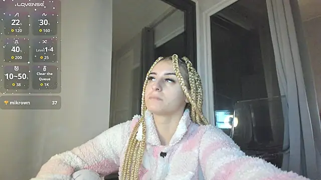 Ella Vee online show from October 29, 3:53 am