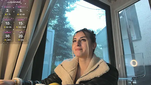 Ella Vee online show from November 15, 6:11 am