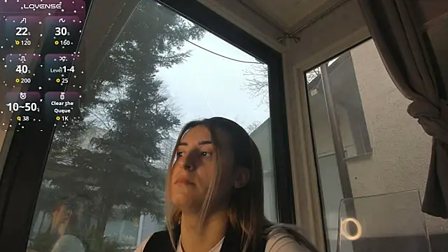 Ella Vee online show from December 20, 6:53 am