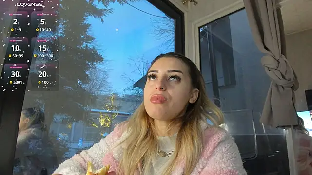 Ella Vee online show from January 9, 5:43 am