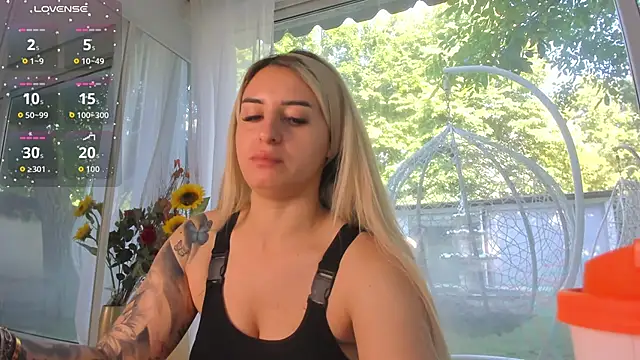 Ella Vee online show from June 11, 6:22 am